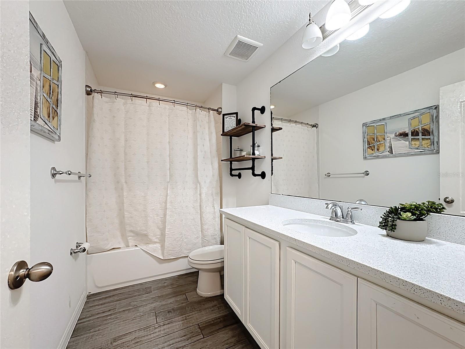 Image 24 of 47 For 721 Benoi Dr