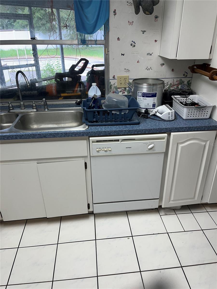 Image 4 of 24 For 11894 91st Terrace