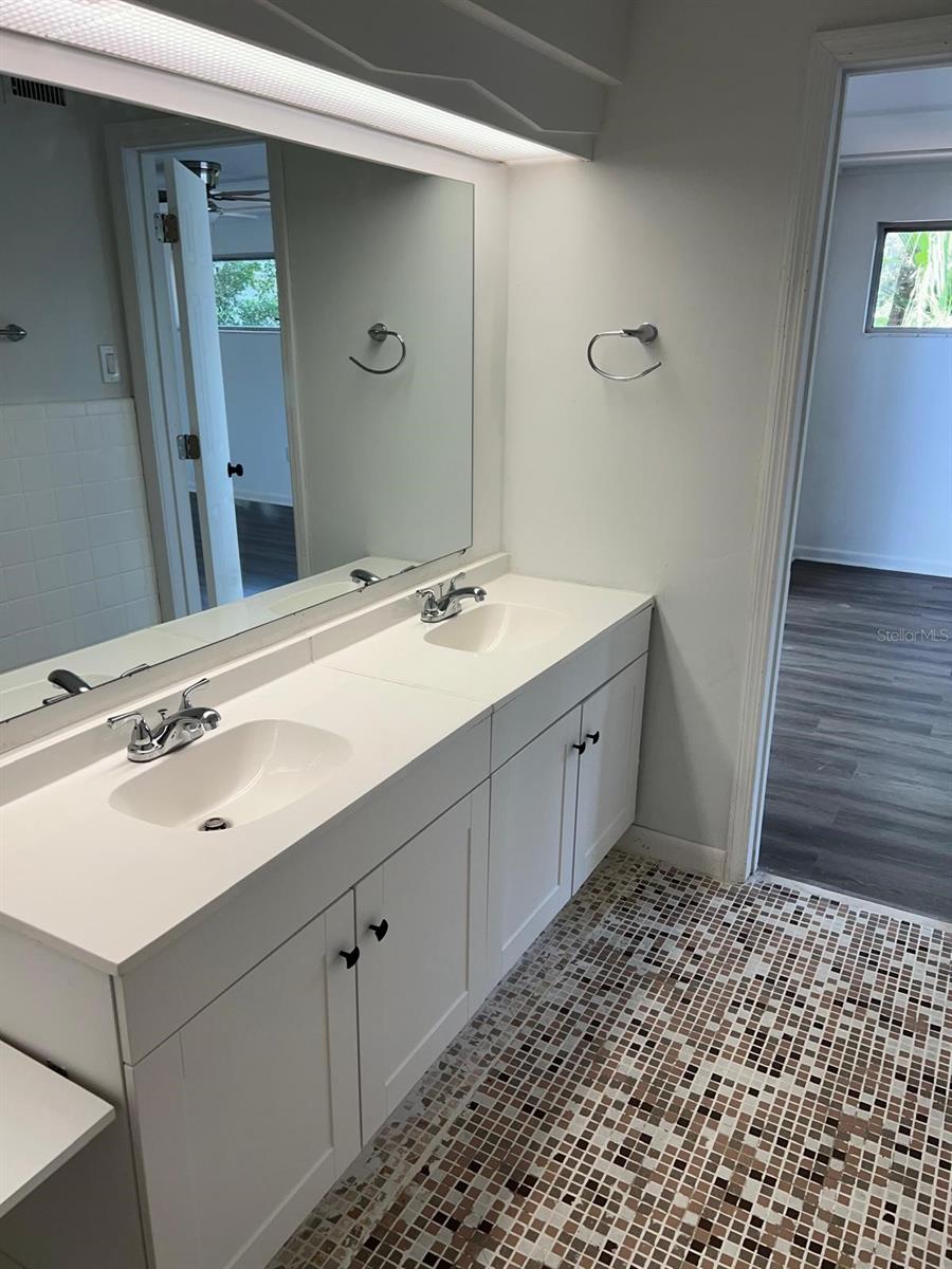 Image 20 of 37 For 1601 Orange Drive