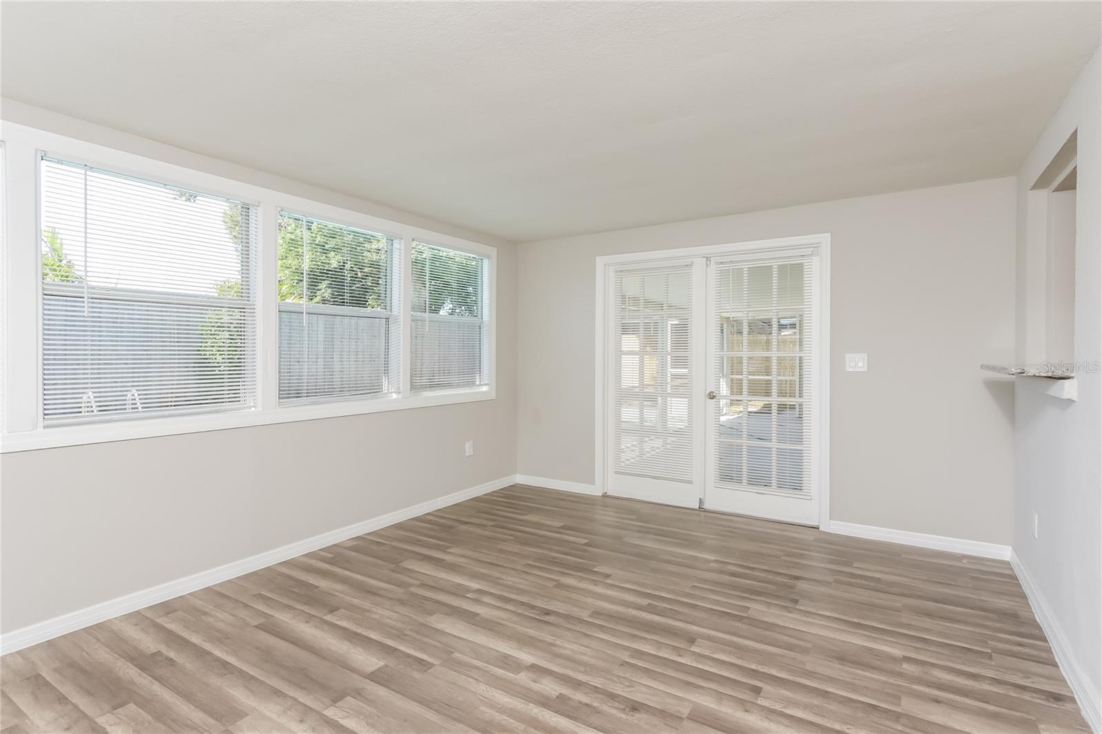 Image 5 of 16 For 6232 Murdock Avenue