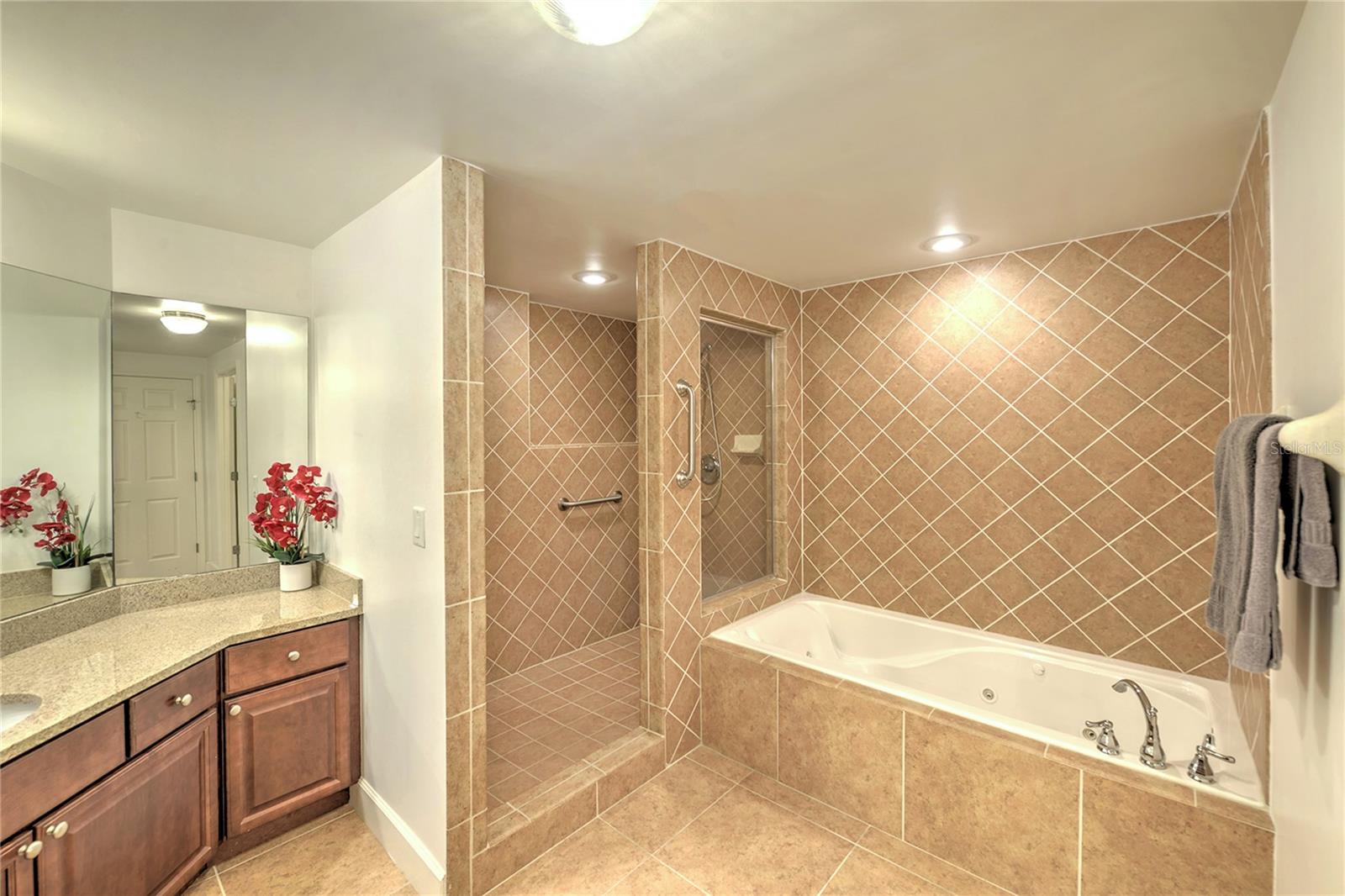 Image 24 of 57 For 1900 Atlantic Avenue 1603
