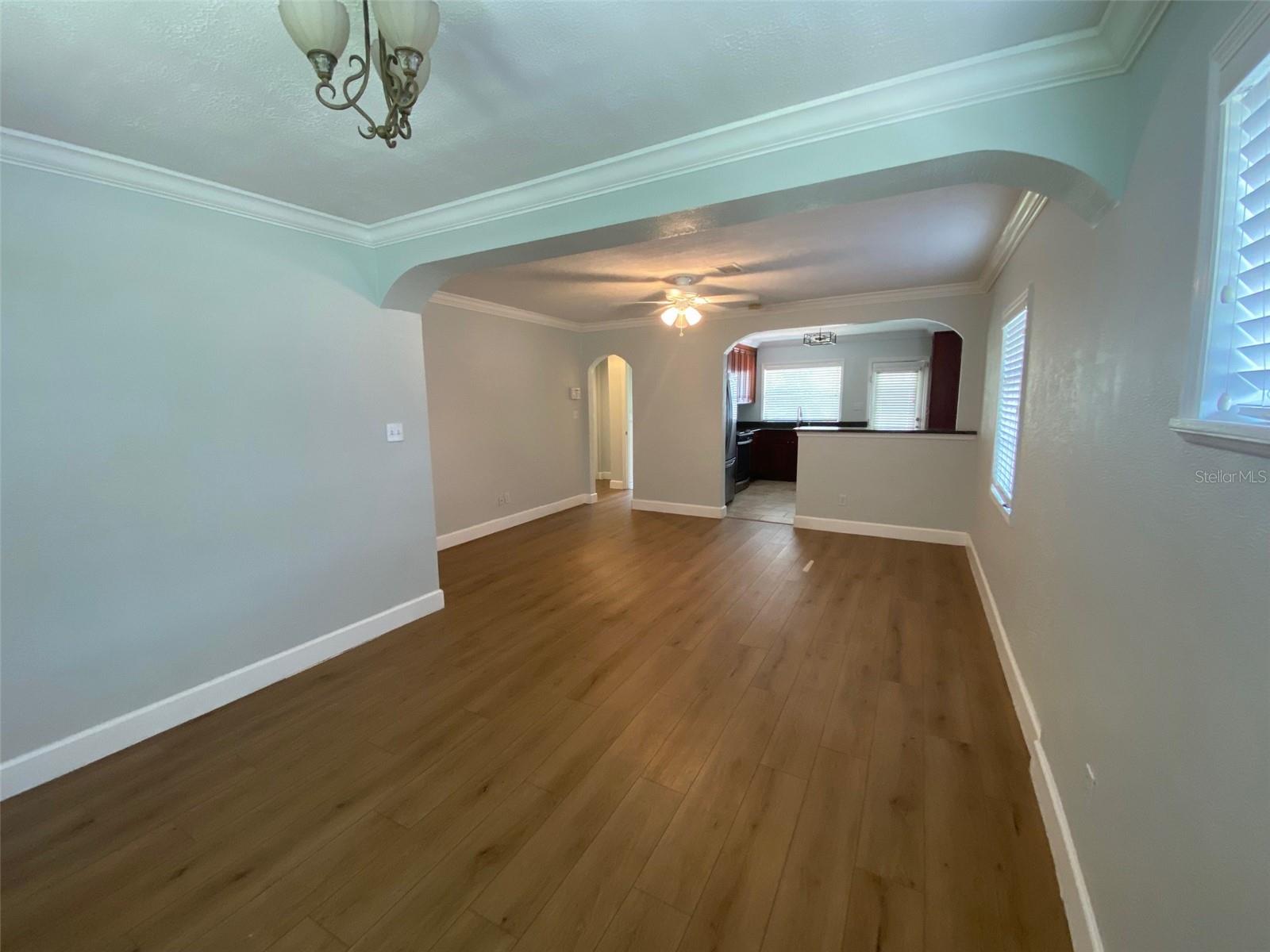 Image 5 of 14 For 1025 Hunter Avenue