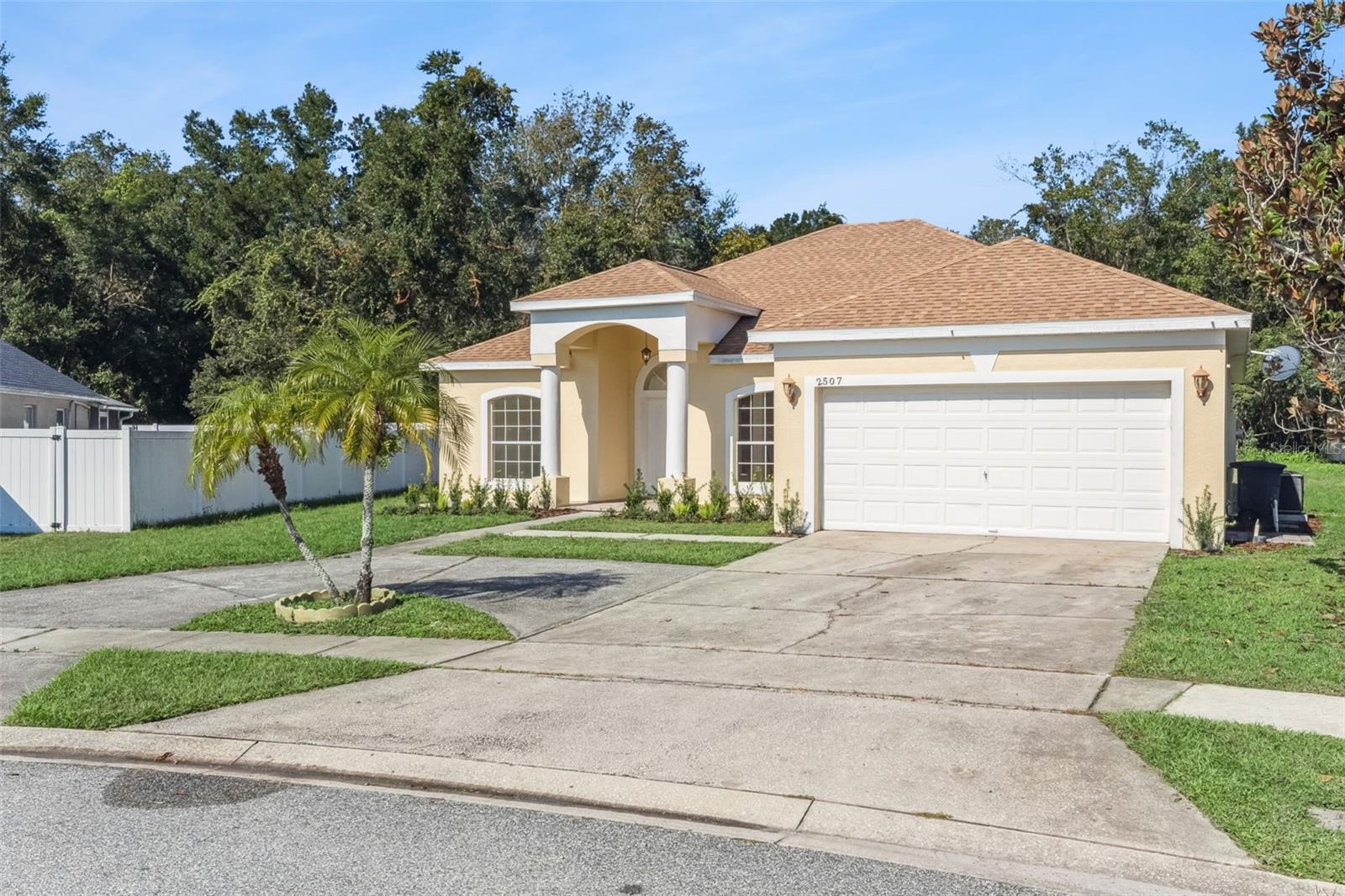 Image 3 of 32 For 2507 Monaco Cove Circle