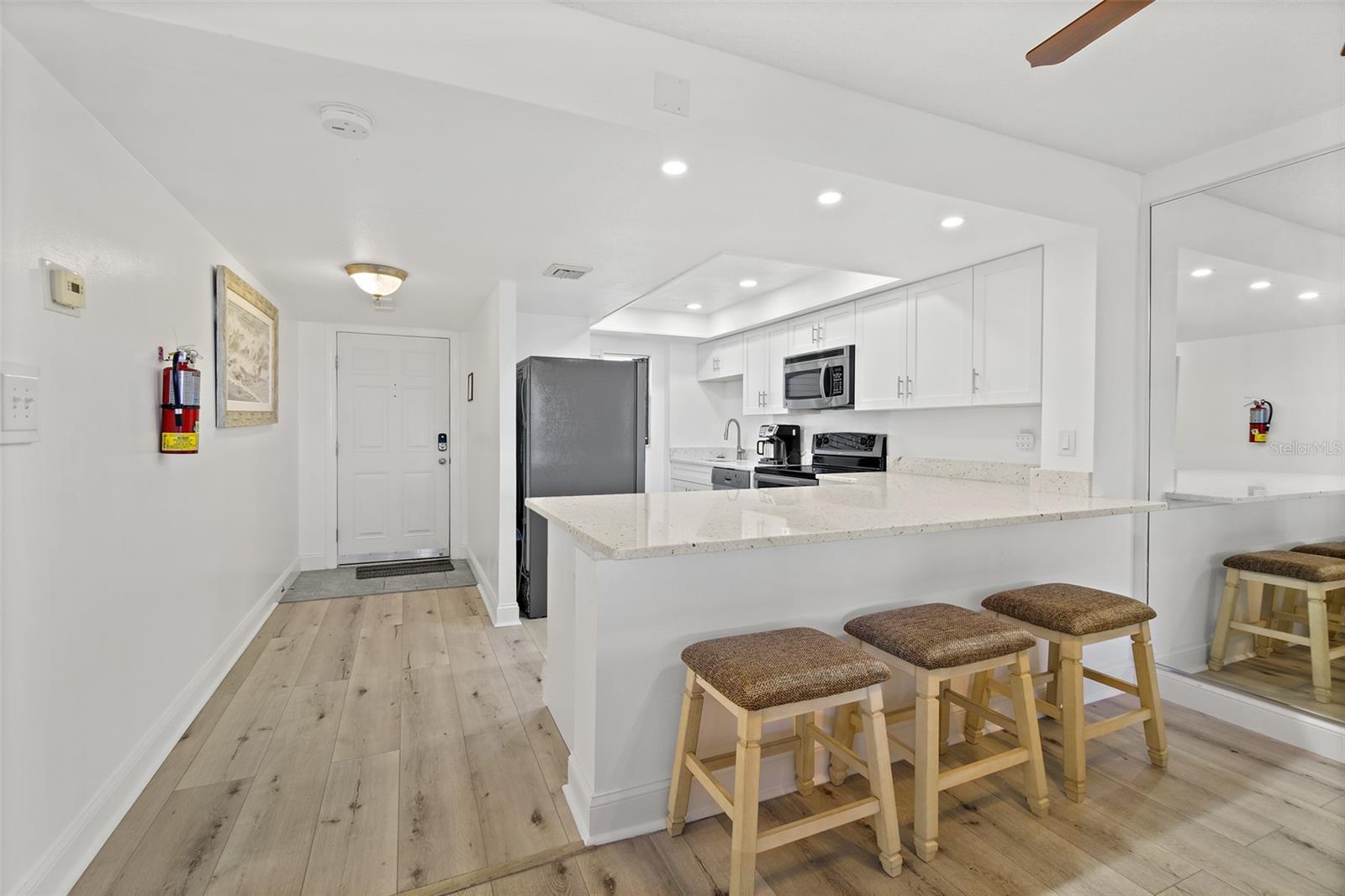 Image 12 of 37 For 7520 Ridgewood Avenue 805