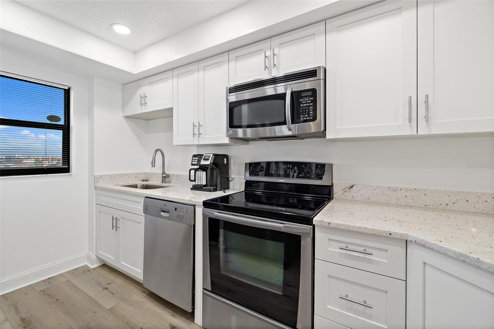 Image 13 of 37 For 7520 Ridgewood Avenue 805