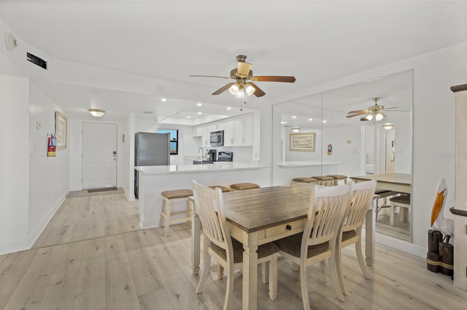 Image 17 of 37 For 7520 Ridgewood Avenue 805