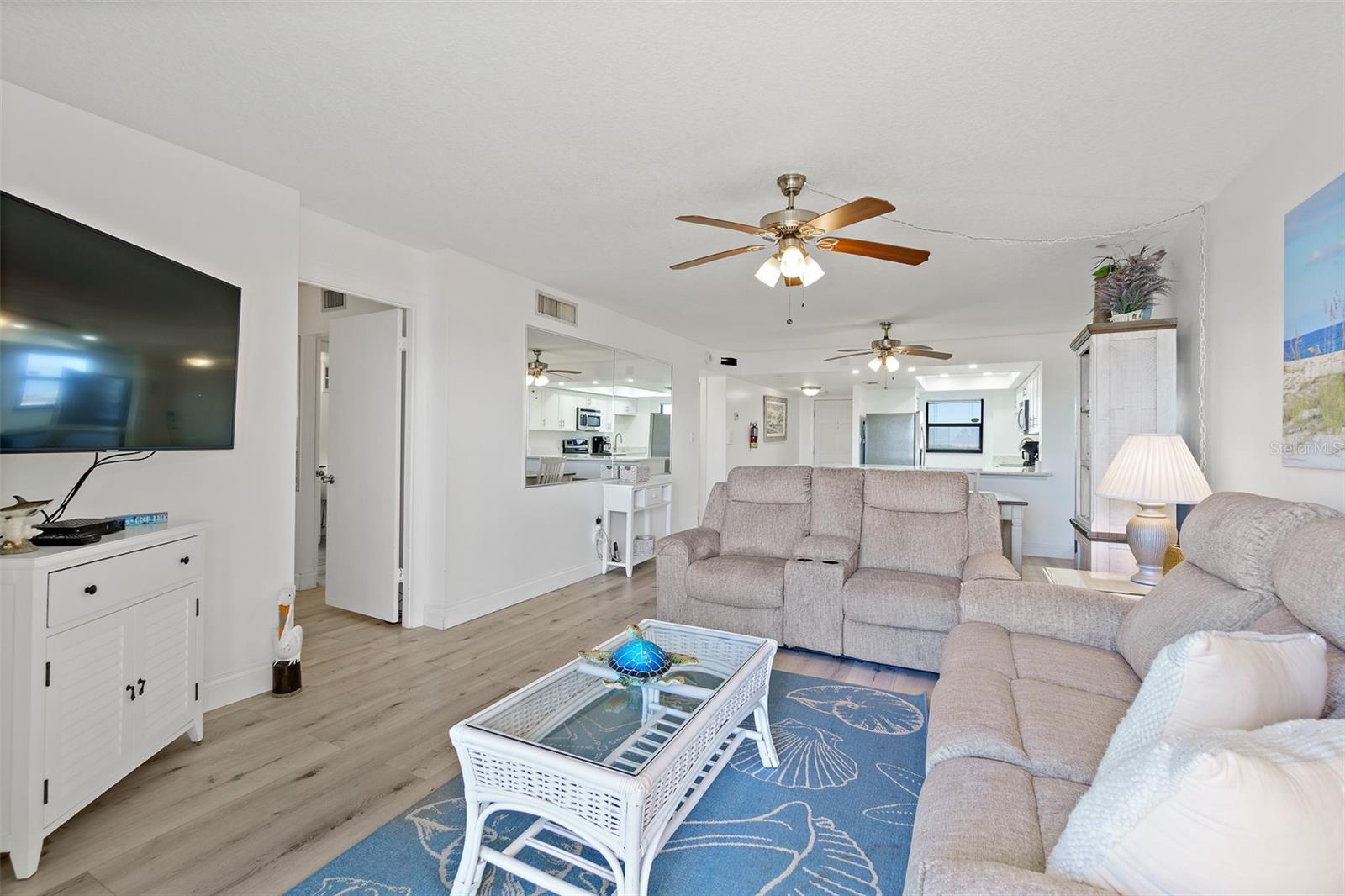 Image 20 of 37 For 7520 Ridgewood Avenue 805