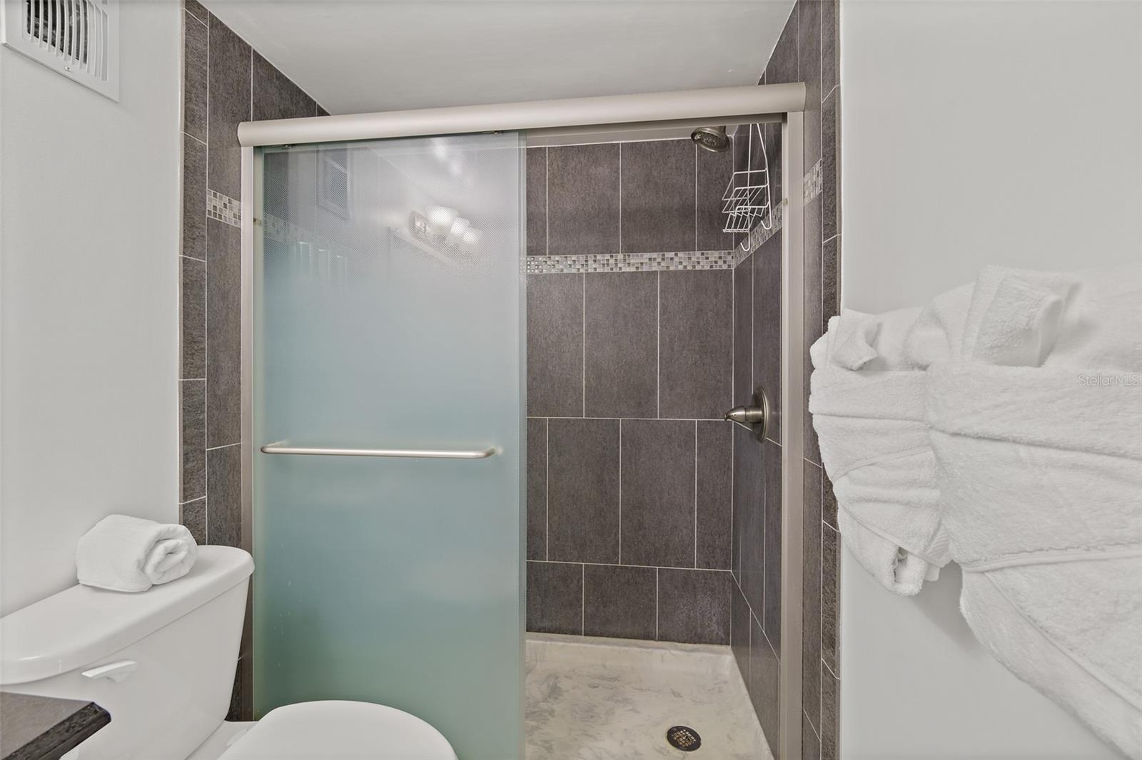 Image 26 of 37 For 7520 Ridgewood Avenue 805