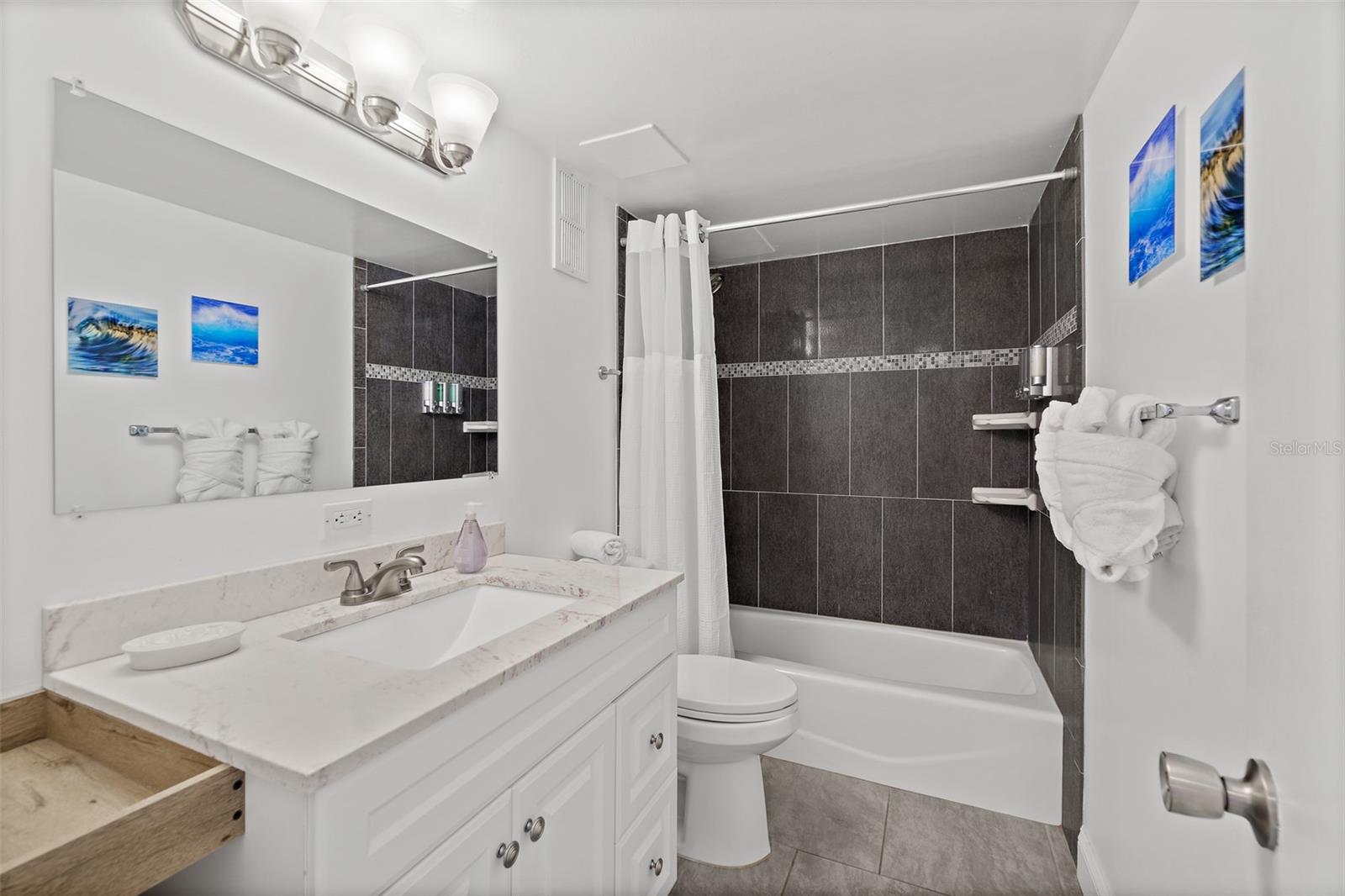 Image 27 of 37 For 7520 Ridgewood Avenue 805