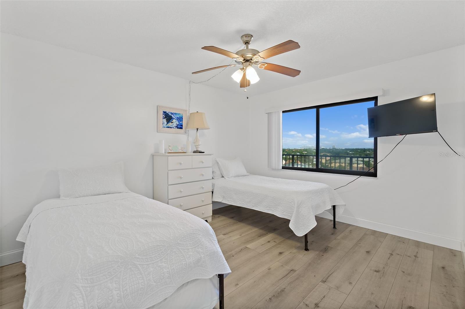 Image 28 of 37 For 7520 Ridgewood Avenue 805
