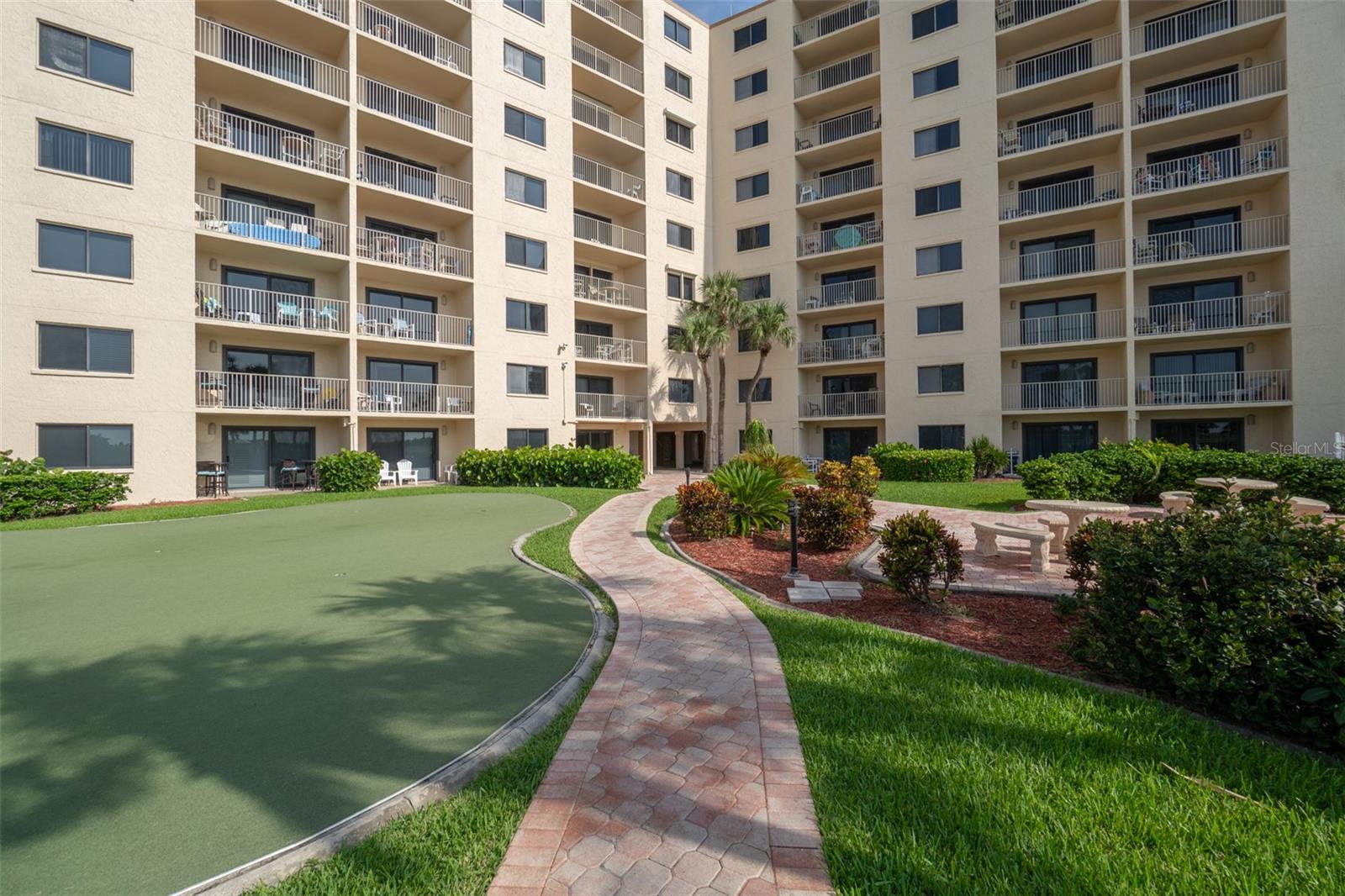 Image 33 of 37 For 7520 Ridgewood Avenue 805