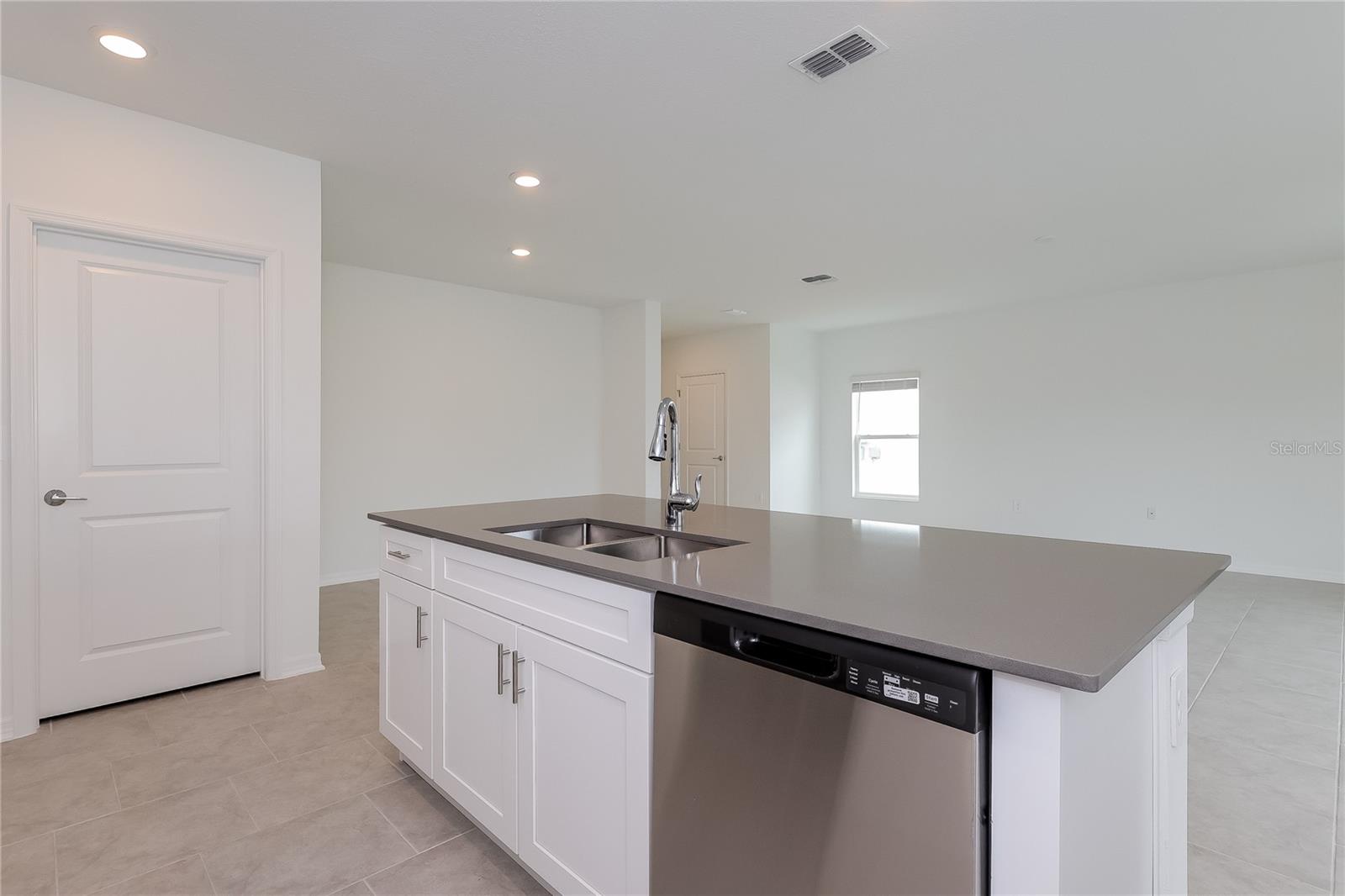 Image 4 of 17 For 640 Grove Street