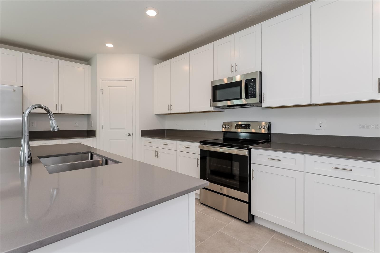 Image 5 of 17 For 640 Grove Street