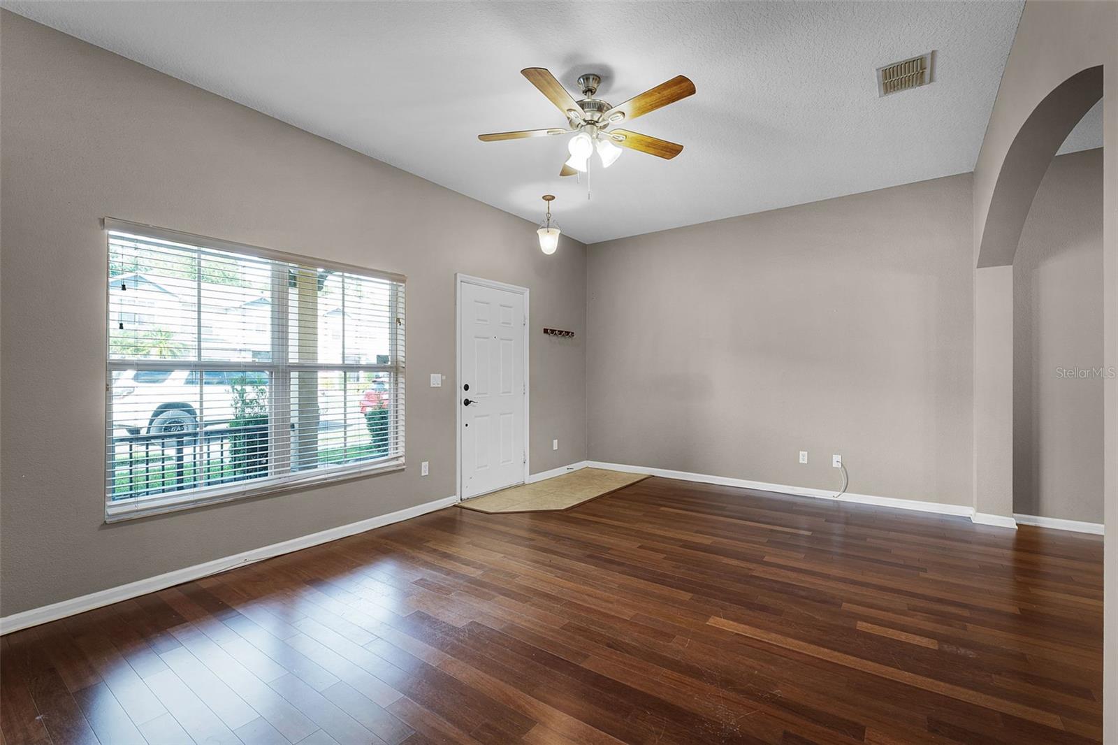 Image 10 of 55 For 16064 Old Ash Loop