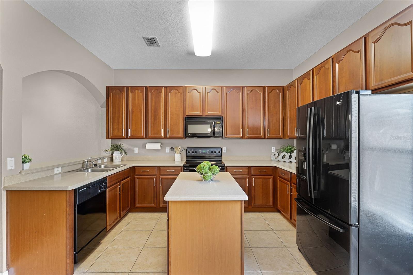 Image 21 of 55 For 16064 Old Ash Loop