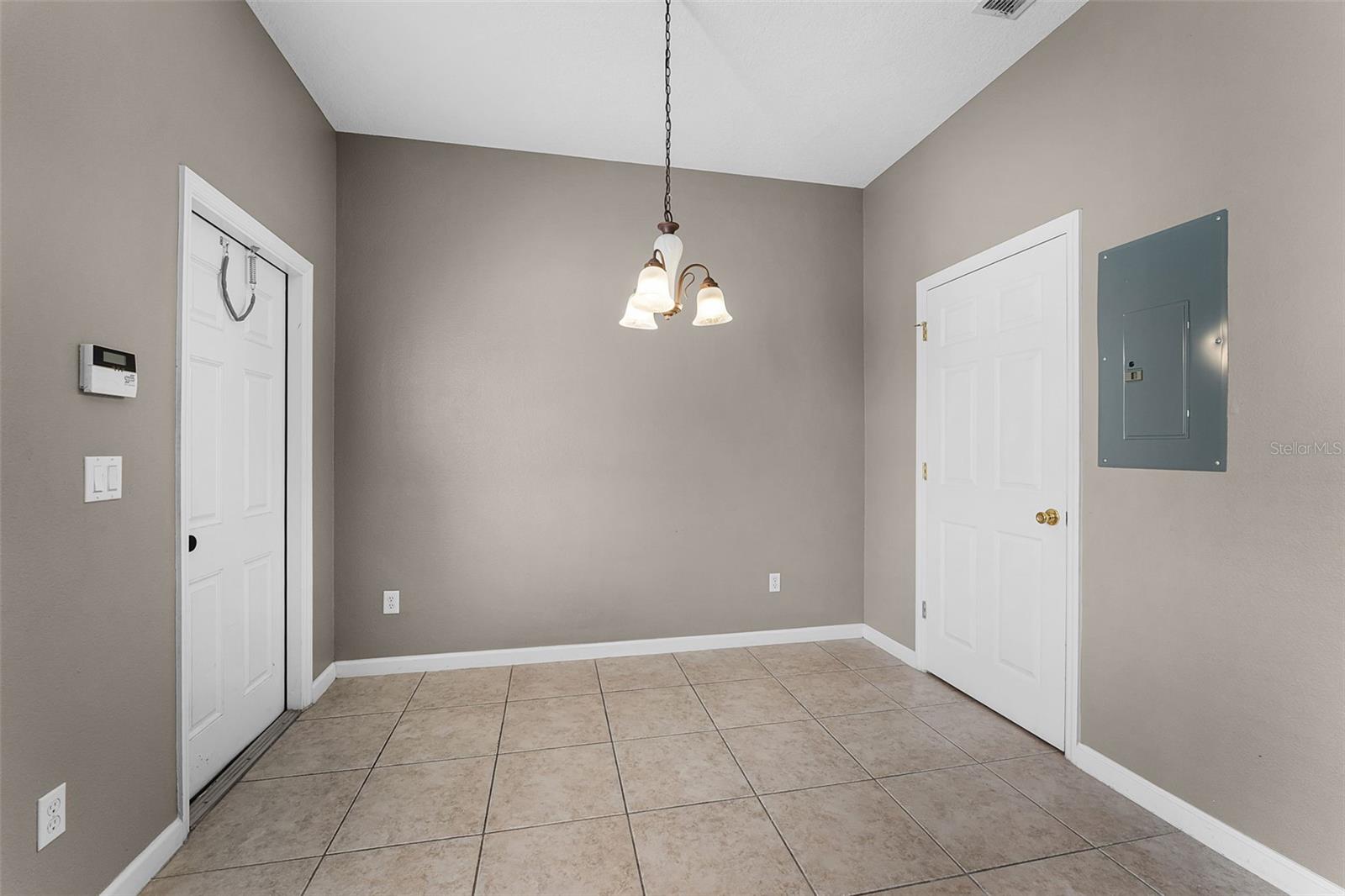 Image 28 of 55 For 16064 Old Ash Loop