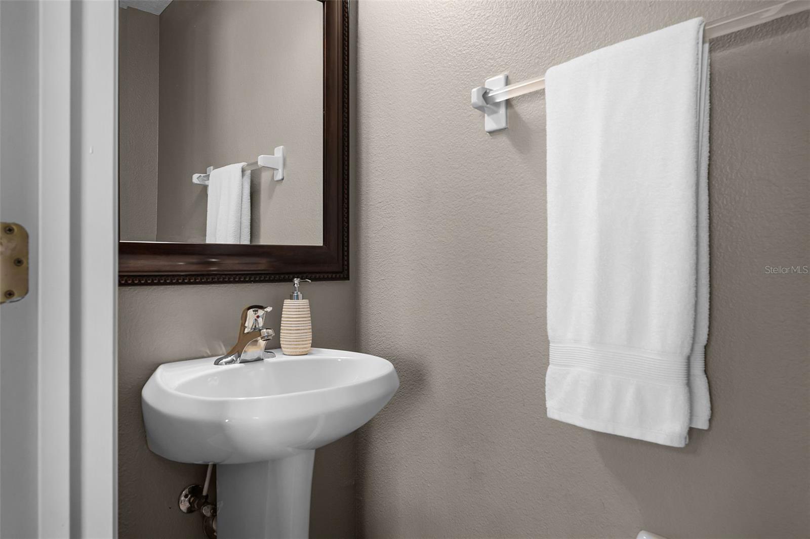 Image 29 of 55 For 16064 Old Ash Loop