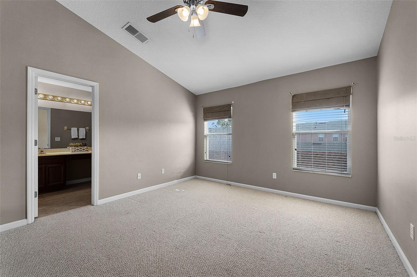 Image 32 of 55 For 16064 Old Ash Loop