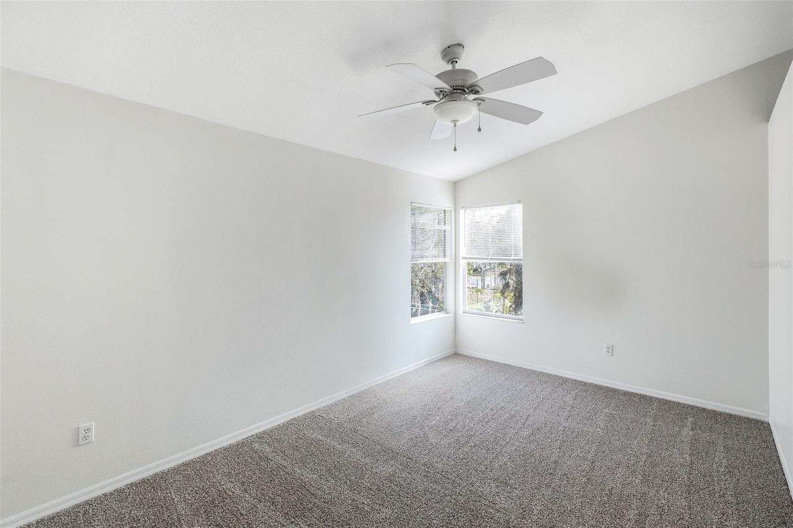 Image 11 of 27 For 6040 Scotchwood Glen 105