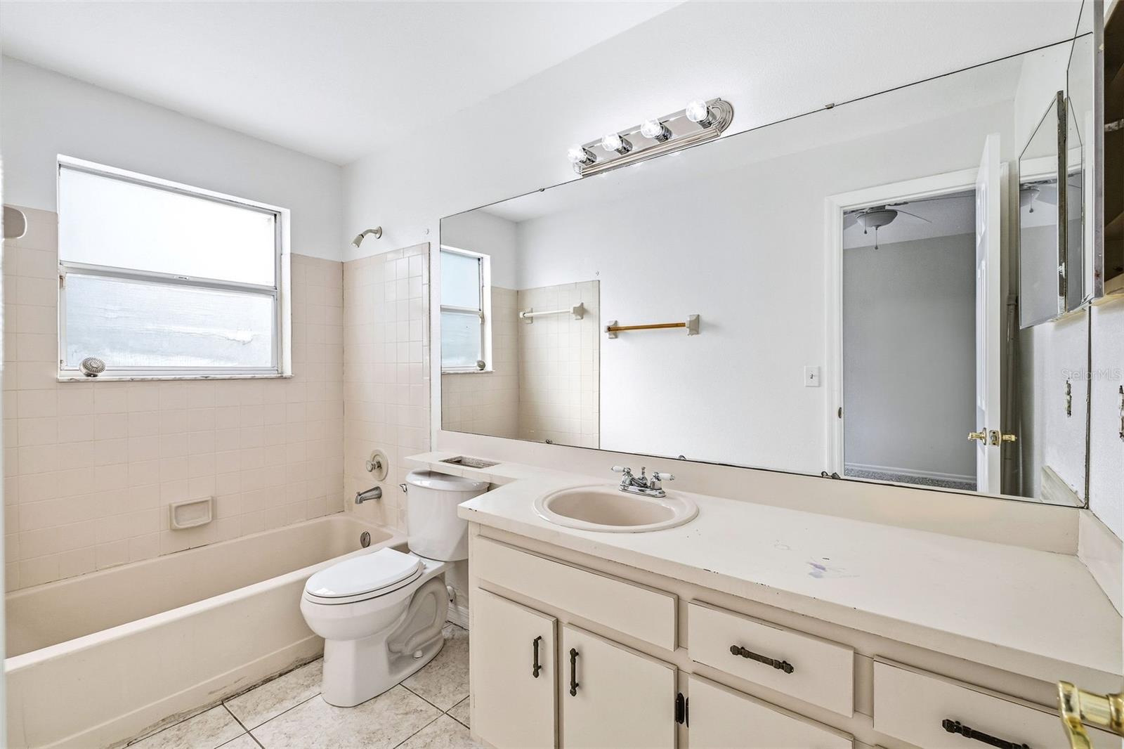 Image 12 of 27 For 6040 Scotchwood Glen 105