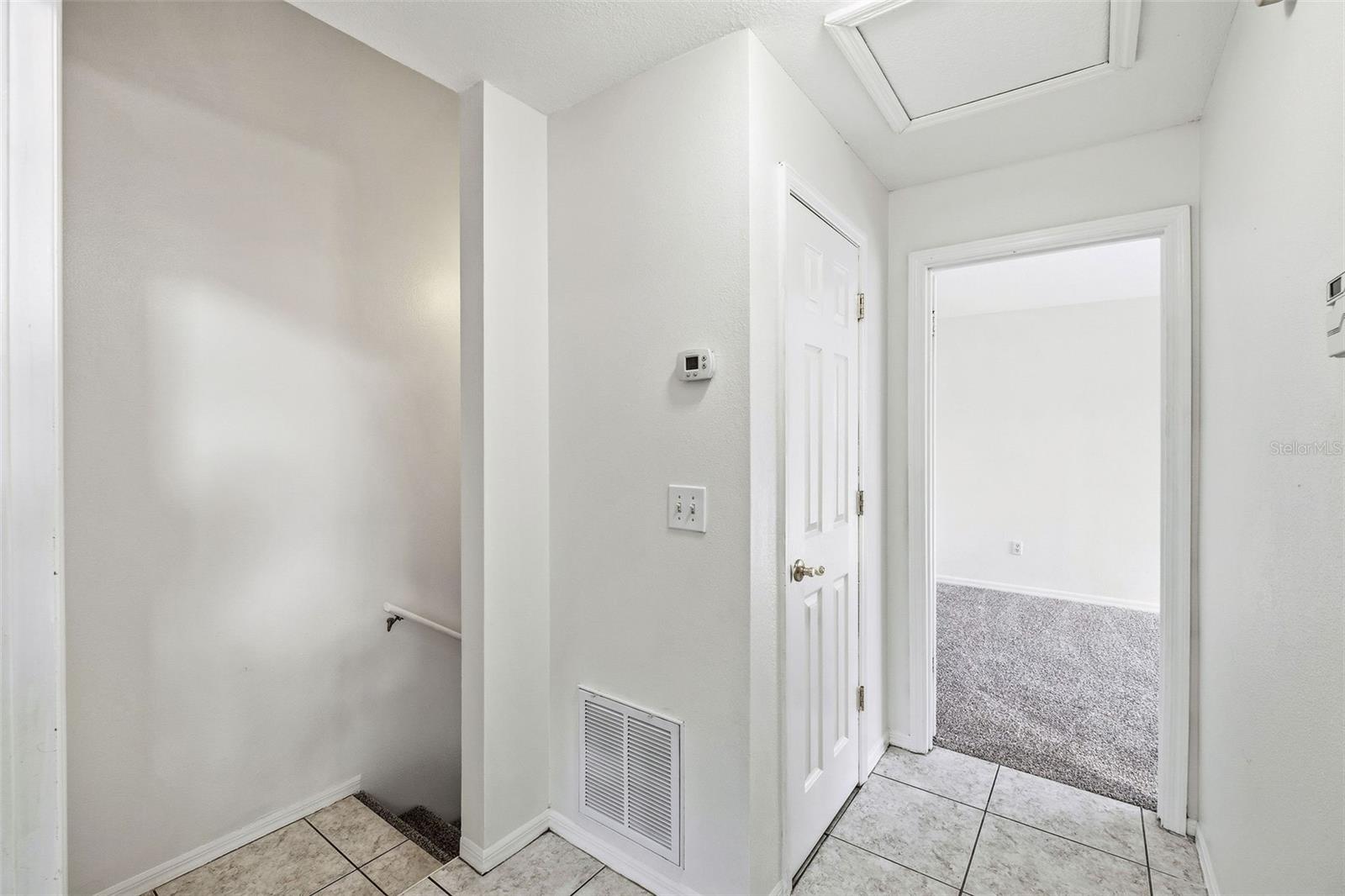 Image 13 of 27 For 6040 Scotchwood Glen 105