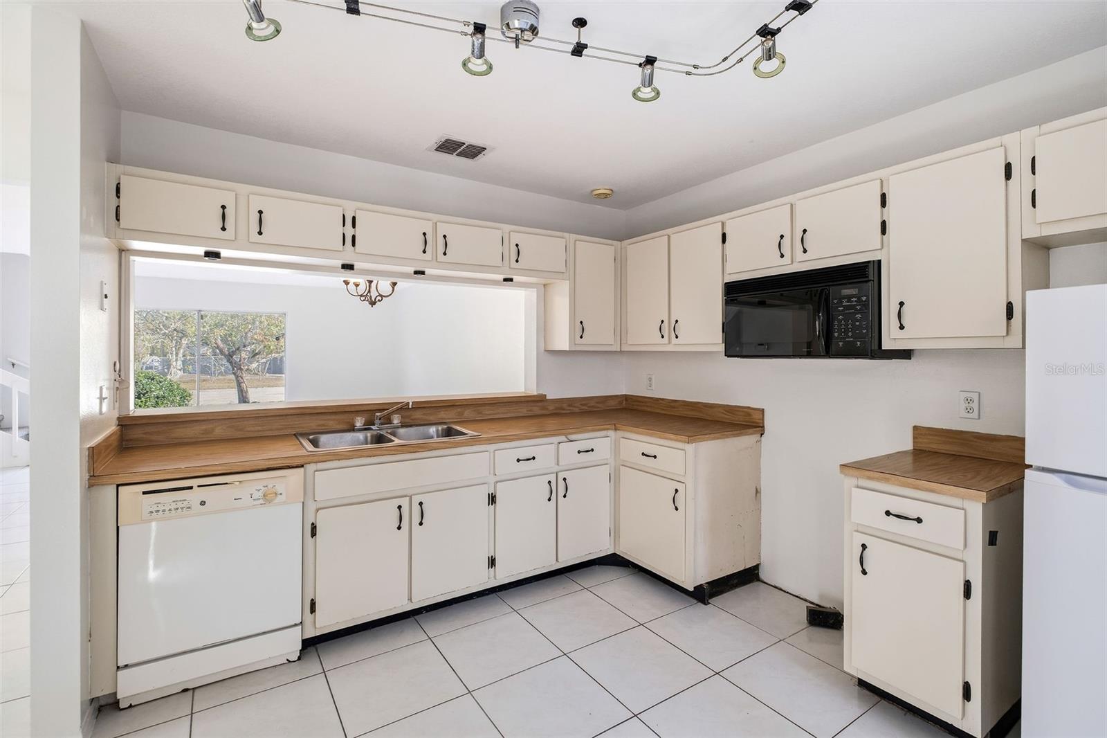 Image 19 of 27 For 6040 Scotchwood Glen 105