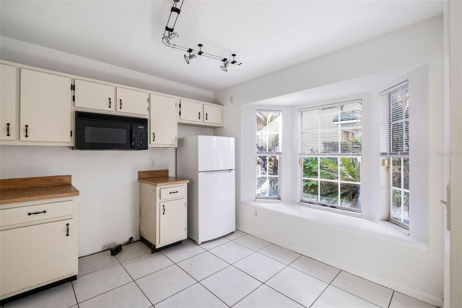 Image 5 of 27 For 6040 Scotchwood Glen 105