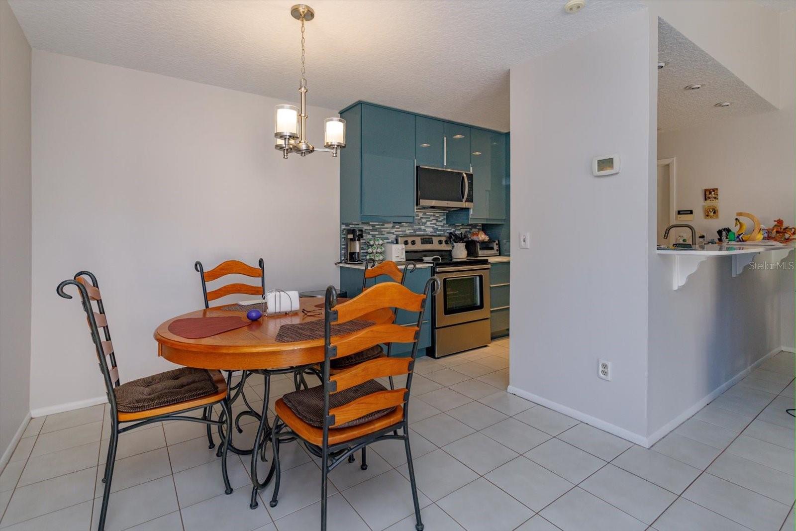 Image 11 of 25 For 357 Shadowbay Boulevard