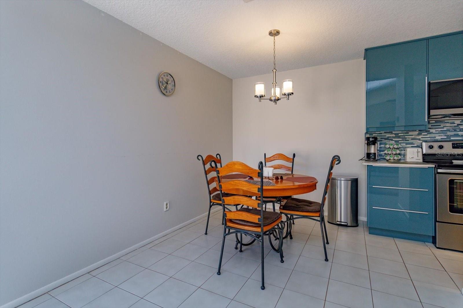 Image 12 of 25 For 357 Shadowbay Boulevard