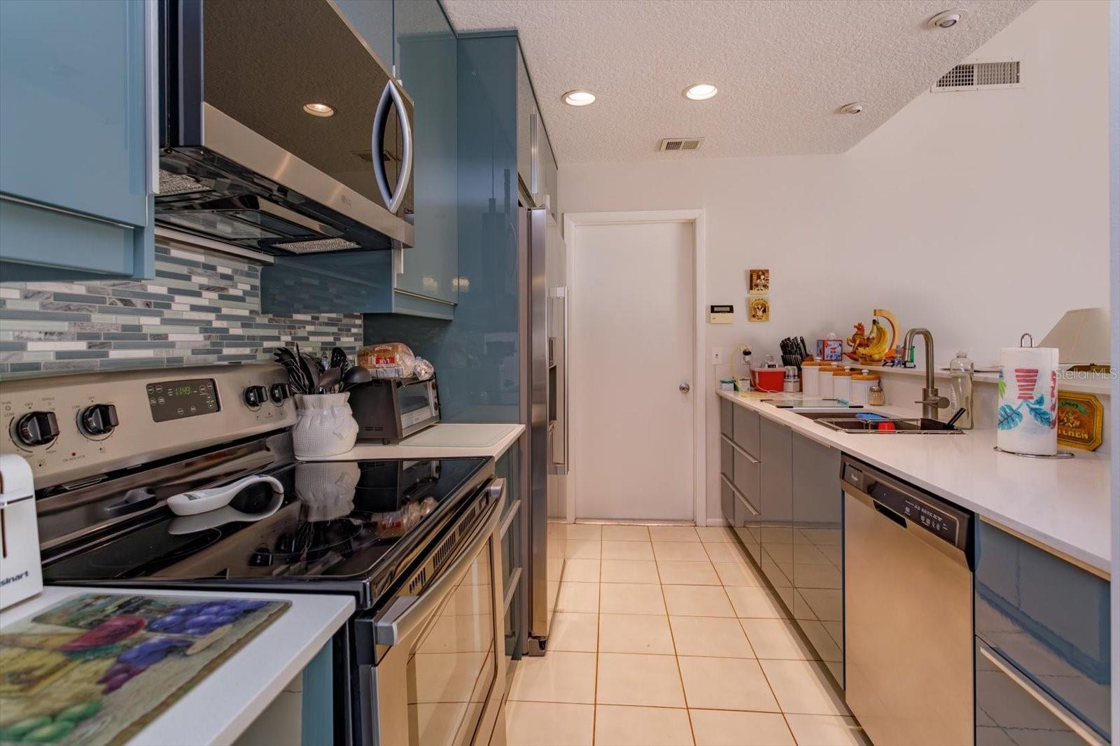 Image 14 of 25 For 357 Shadowbay Boulevard