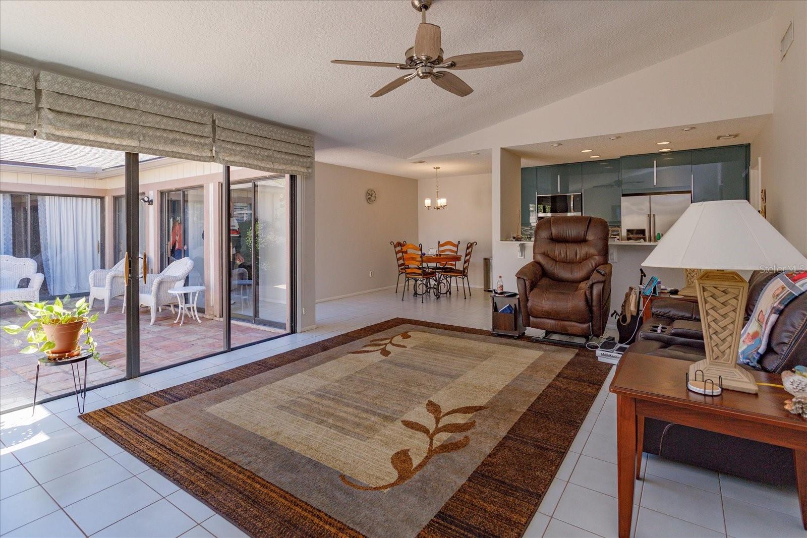 Image 17 of 25 For 357 Shadowbay Boulevard