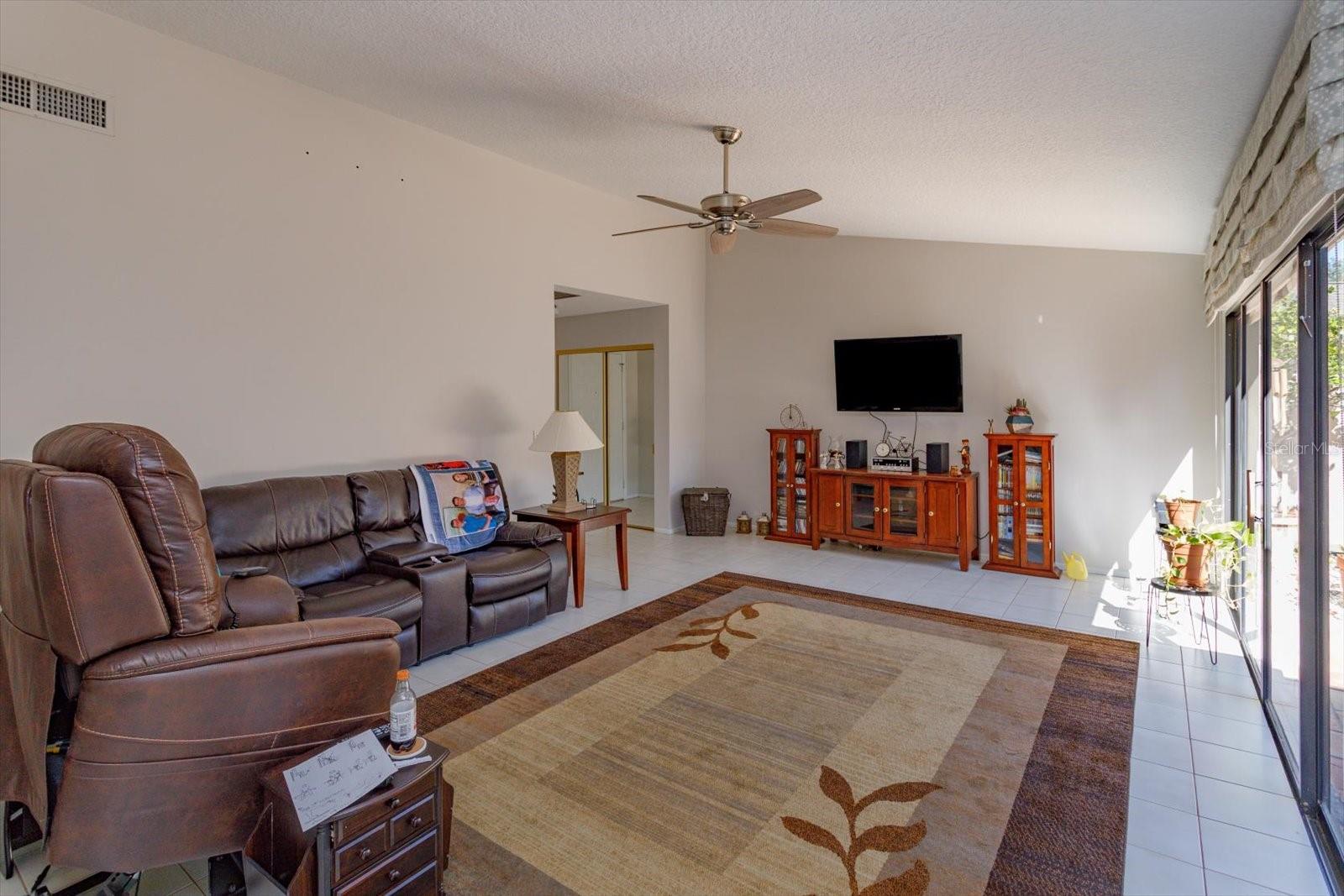 Image 37 of 53 For 357 Shadowbay Boulevard