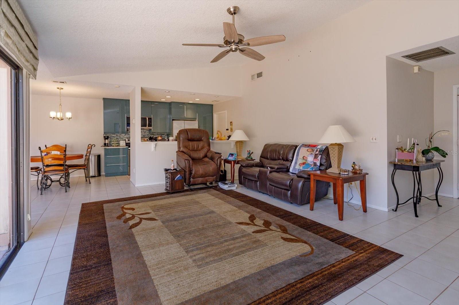 Image 38 of 53 For 357 Shadowbay Boulevard