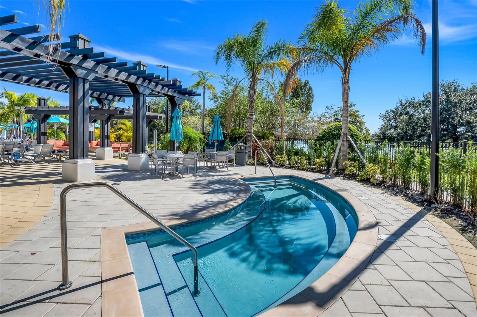 Image 18 of 24 For 5002 Tideview Circle 3