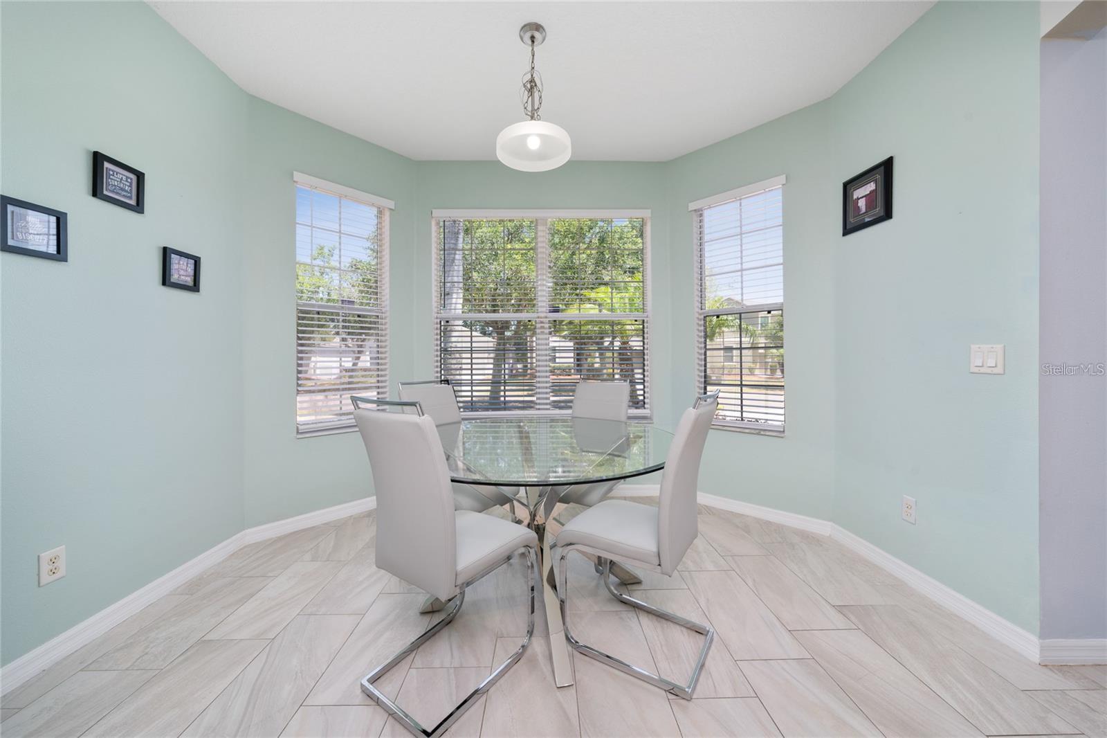 Image 10 of 28 For 918 Emerald Green Court