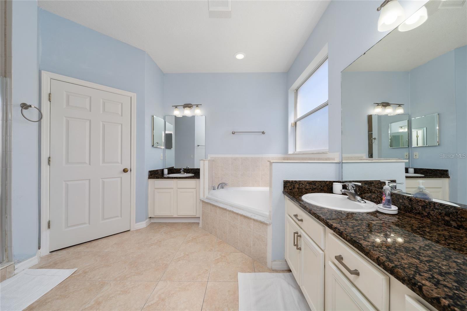 Image 12 of 28 For 918 Emerald Green Court