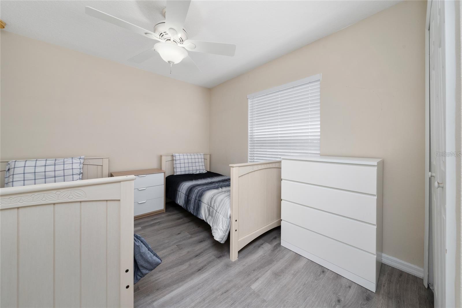 Image 16 of 28 For 918 Emerald Green Court