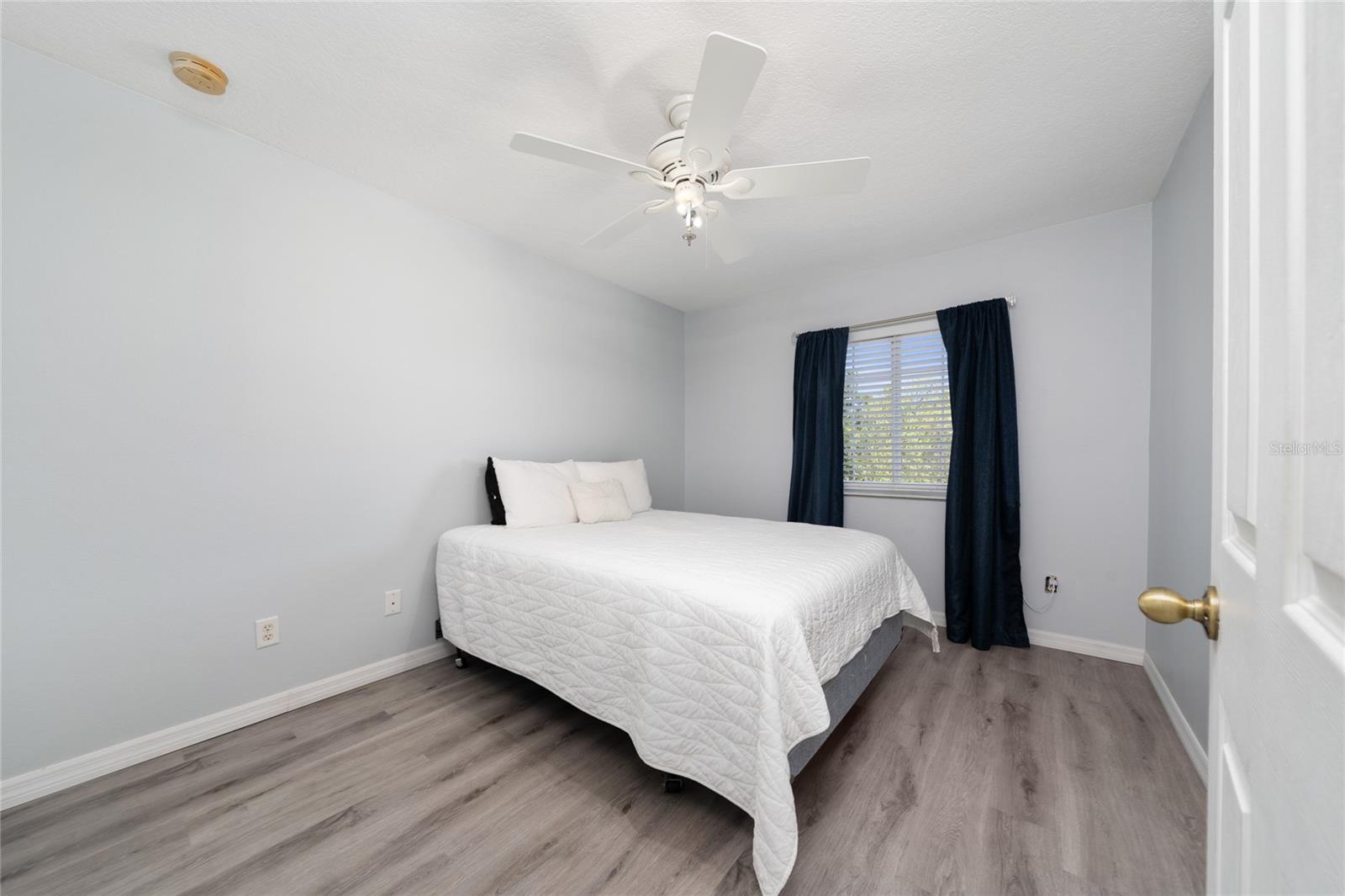 Image 17 of 28 For 918 Emerald Green Court