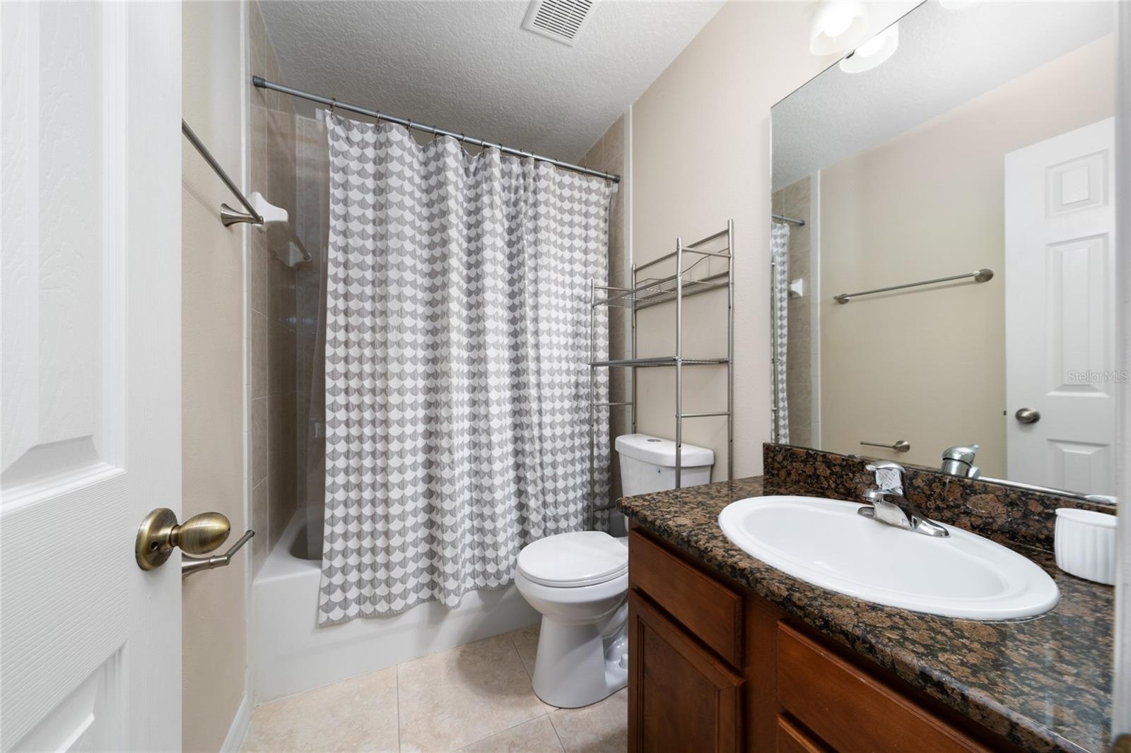 Image 18 of 28 For 918 Emerald Green Court