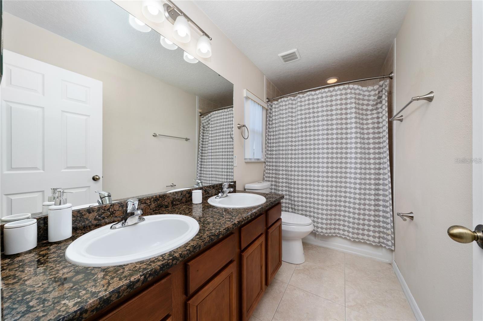 Image 21 of 28 For 918 Emerald Green Court