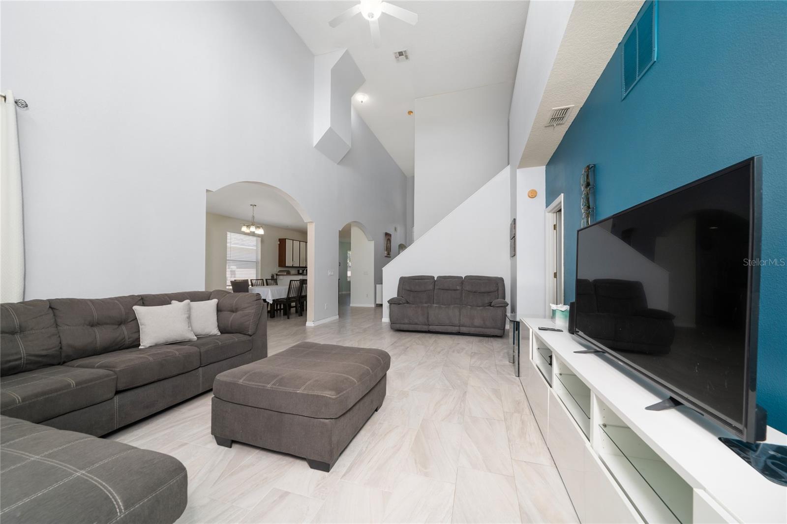 Image 4 of 28 For 918 Emerald Green Court