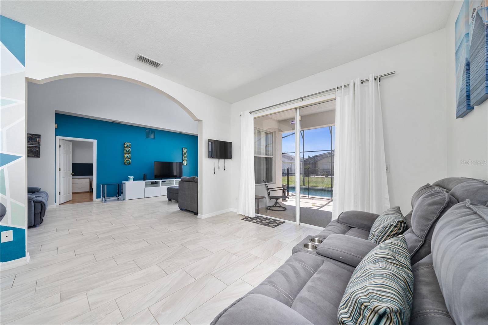 Image 6 of 28 For 918 Emerald Green Court