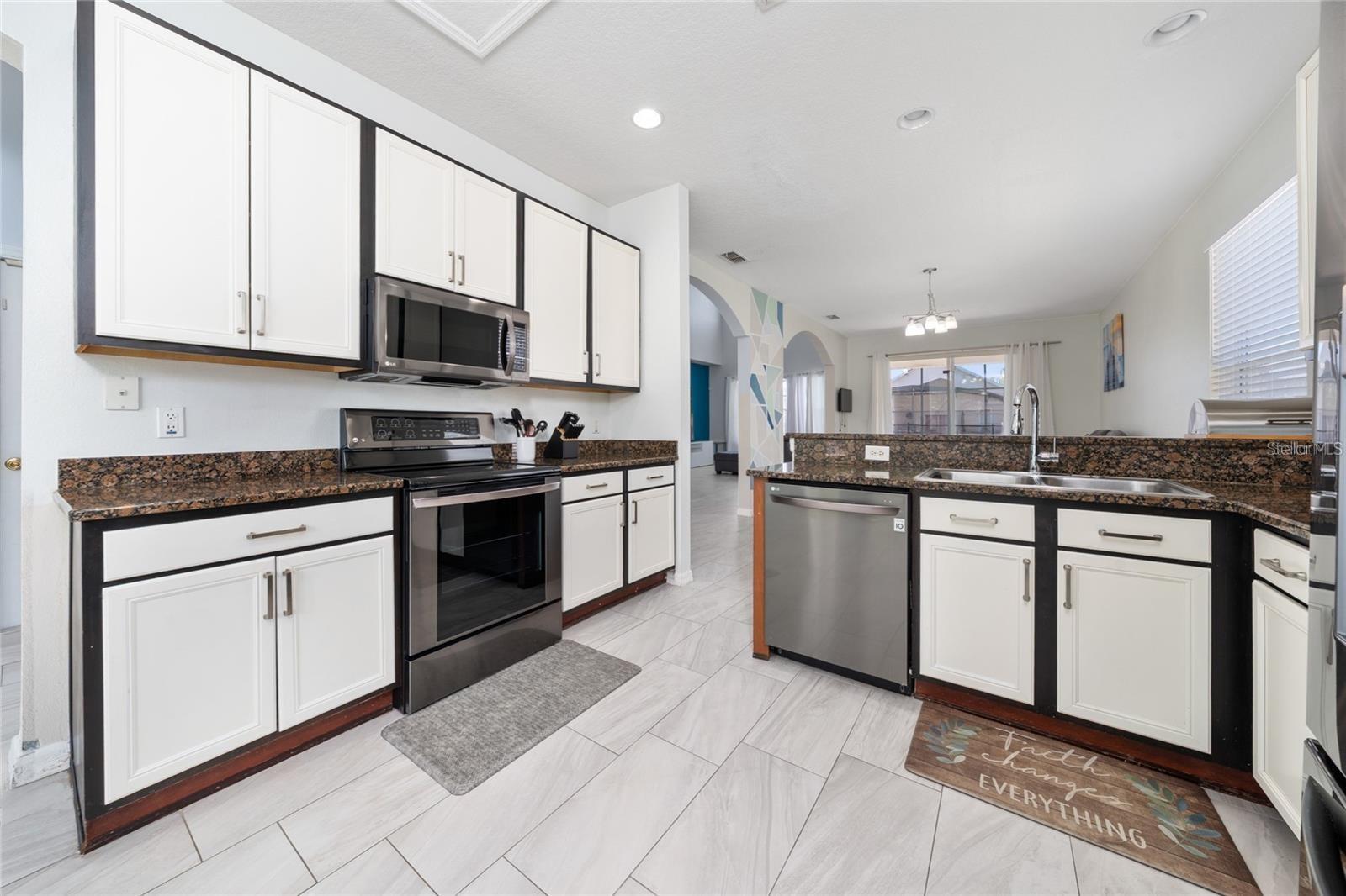 Image 8 of 28 For 918 Emerald Green Court