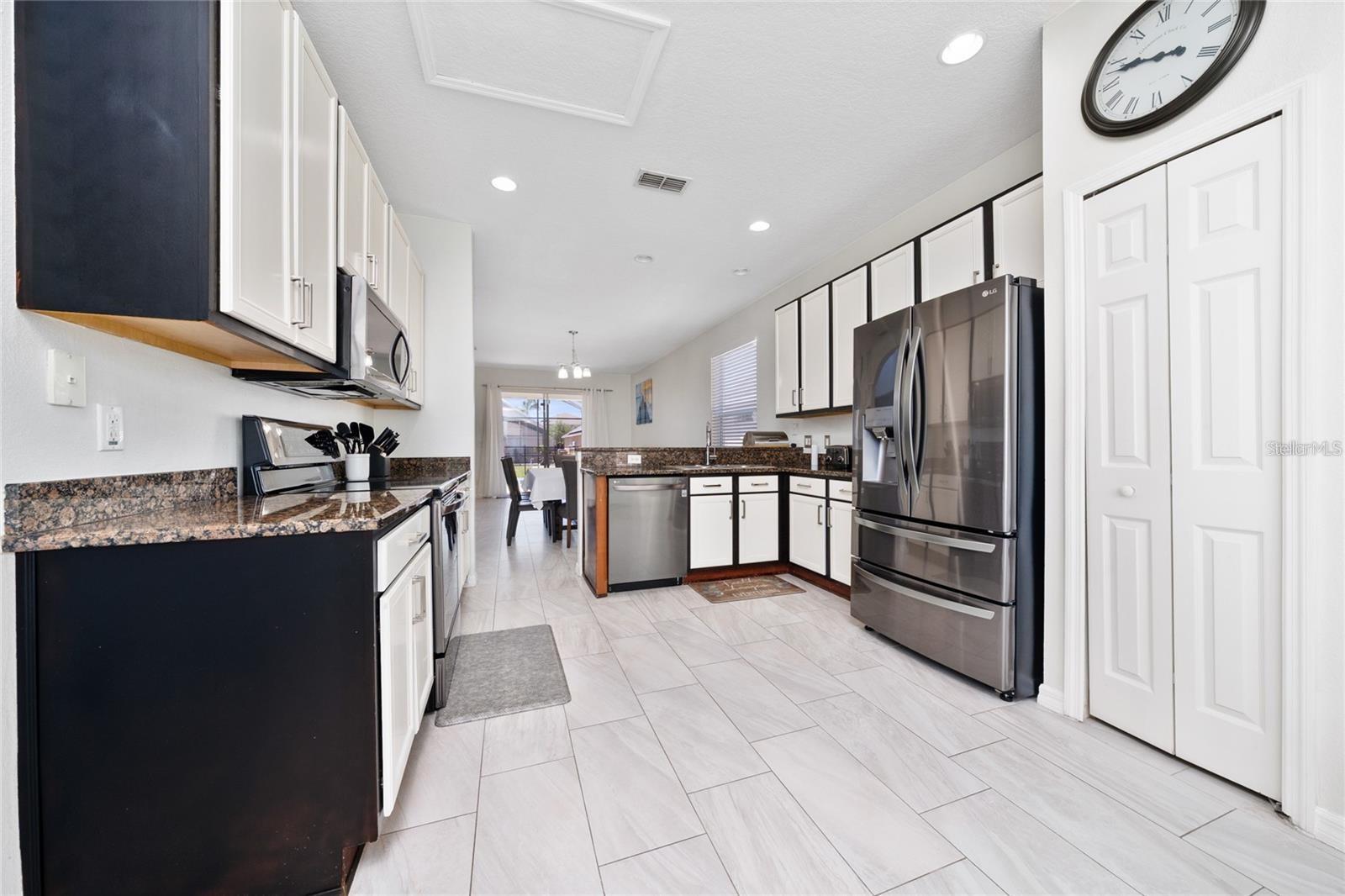 Image 9 of 28 For 918 Emerald Green Court