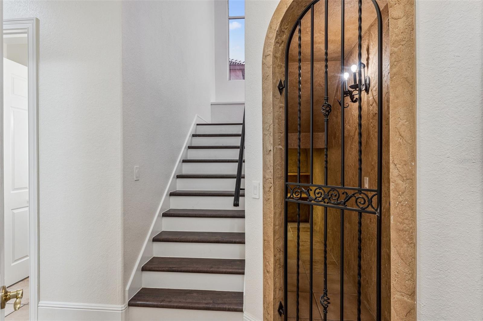 Image 28 of 43 For 8824 Elliotts Court