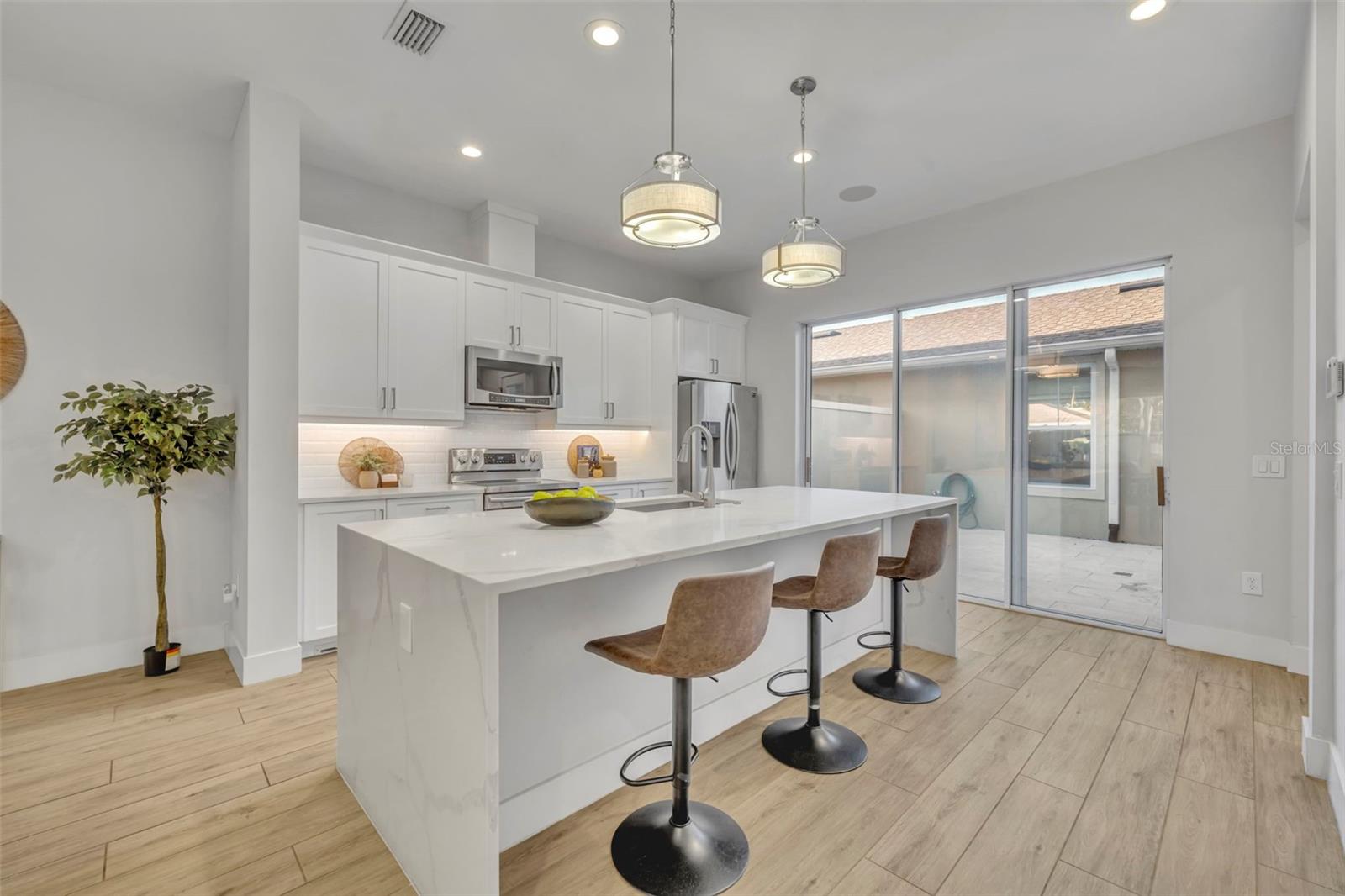 Image 8 of 31 For 1267 Michigan Avenue