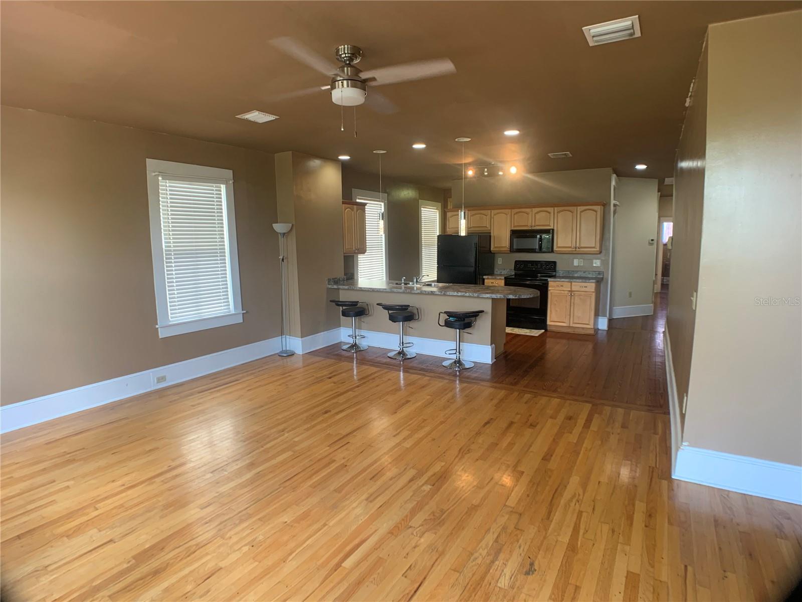 Image 4 of 19 For 23 Magnolia Avenue