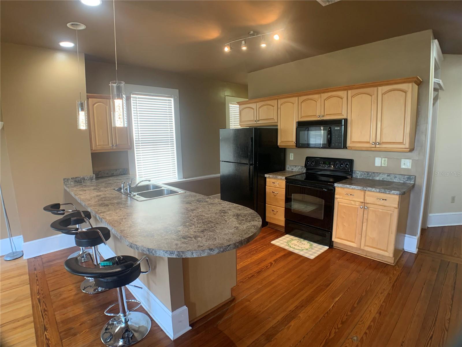 Image 5 of 19 For 23 Magnolia Avenue