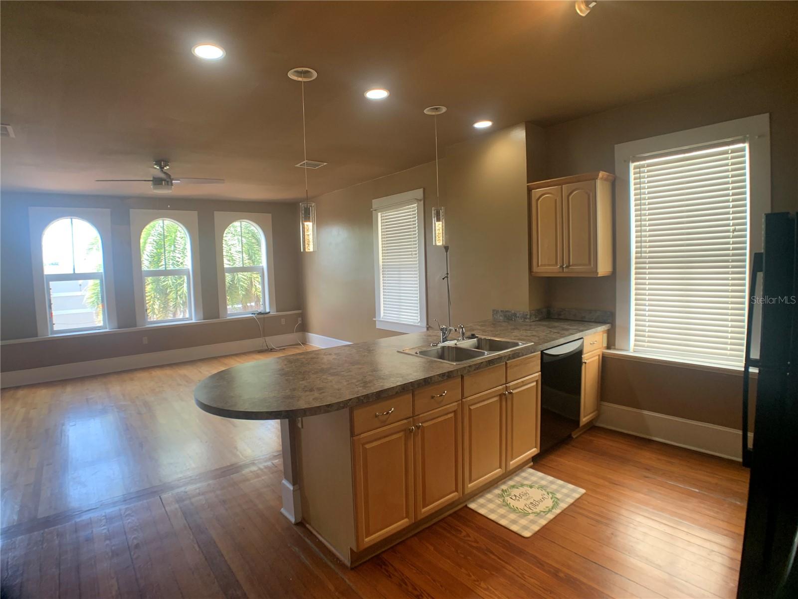 Image 8 of 19 For 23 Magnolia Avenue