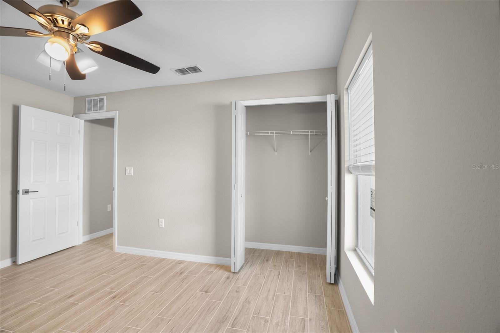 Image 27 of 44 For 3346 21st Place